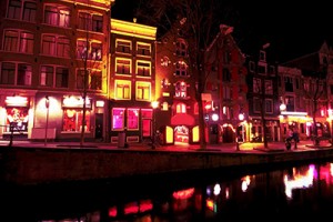 amsterdam-red-light-district-by-night