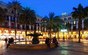 image of Placa Reial by night in Barcelona