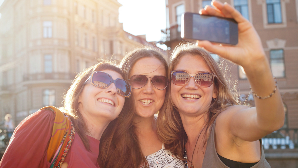 Kameras nicht vergessen – ein Selfie darf beim JGA natürlich nicht fehlen.